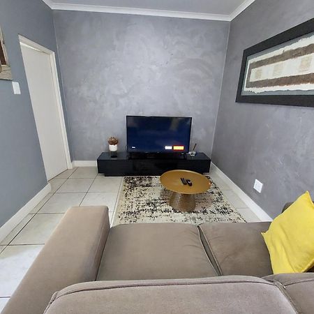 Zwelakho Furnished Apartments The Cube Johannesburg Luaran gambar