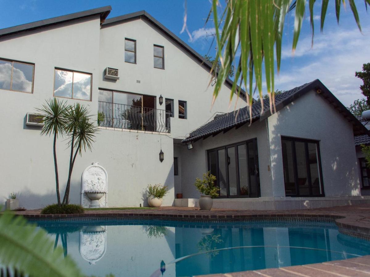 Zwelakho Furnished Apartments The Cube Johannesburg Luaran gambar