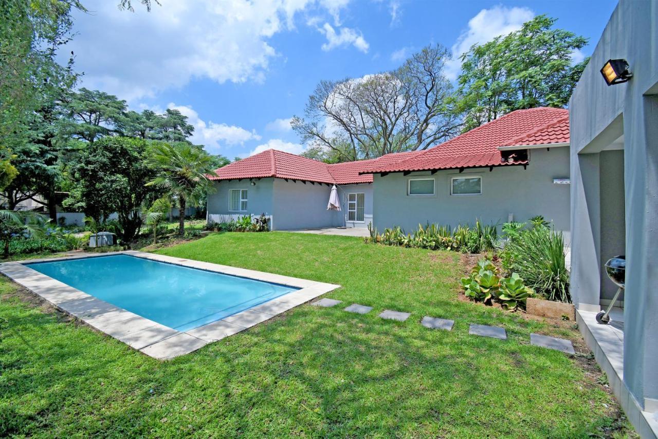 Zwelakho Furnished Apartments The Cube Johannesburg Luaran gambar