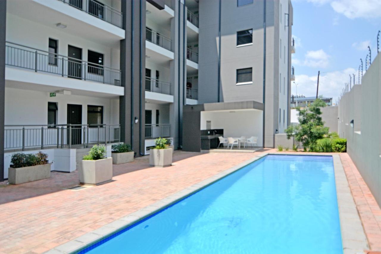 Zwelakho Furnished Apartments The Cube Johannesburg Luaran gambar