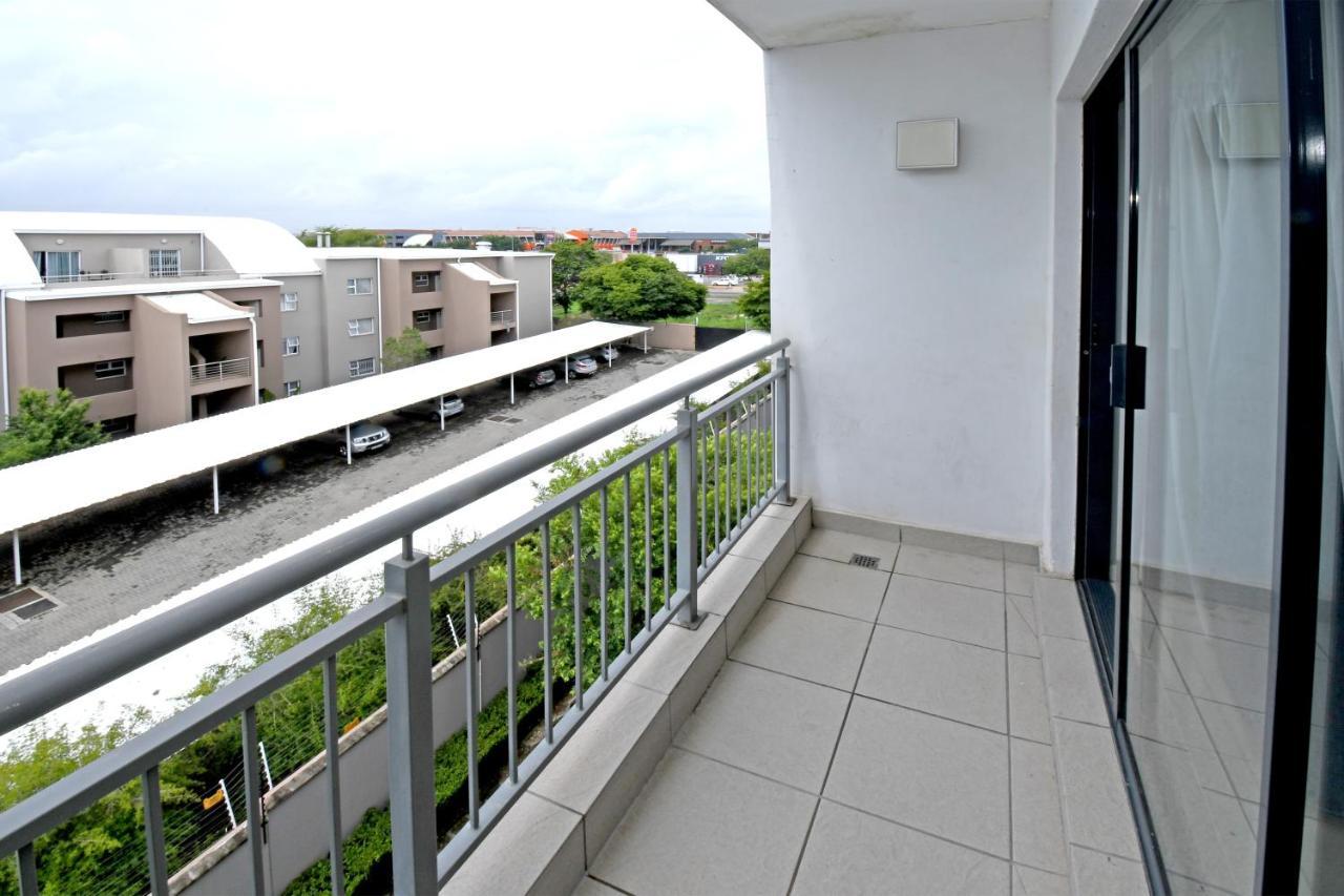 Zwelakho Furnished Apartments The Cube Johannesburg Luaran gambar