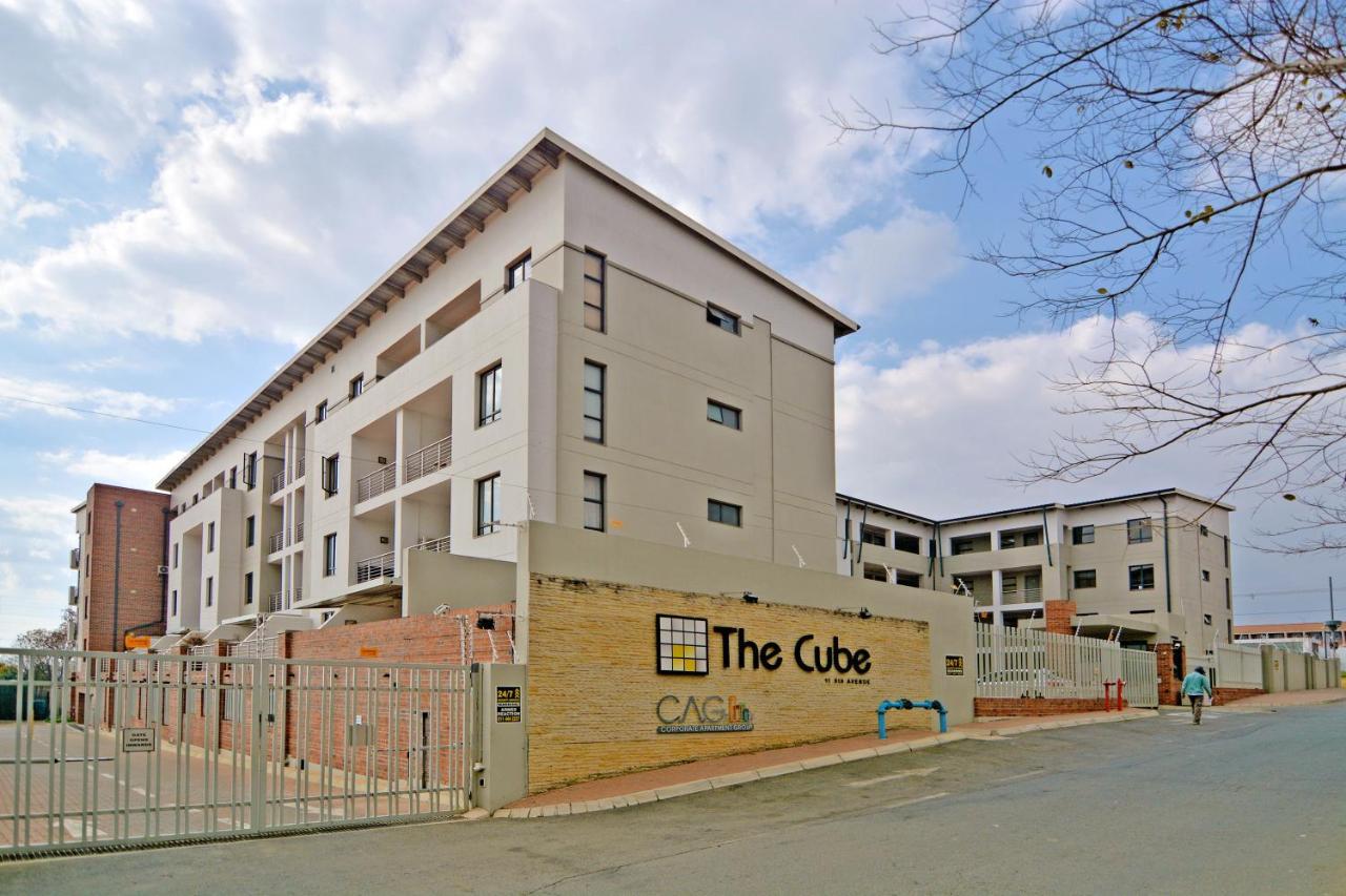 Zwelakho Furnished Apartments The Cube Johannesburg Luaran gambar