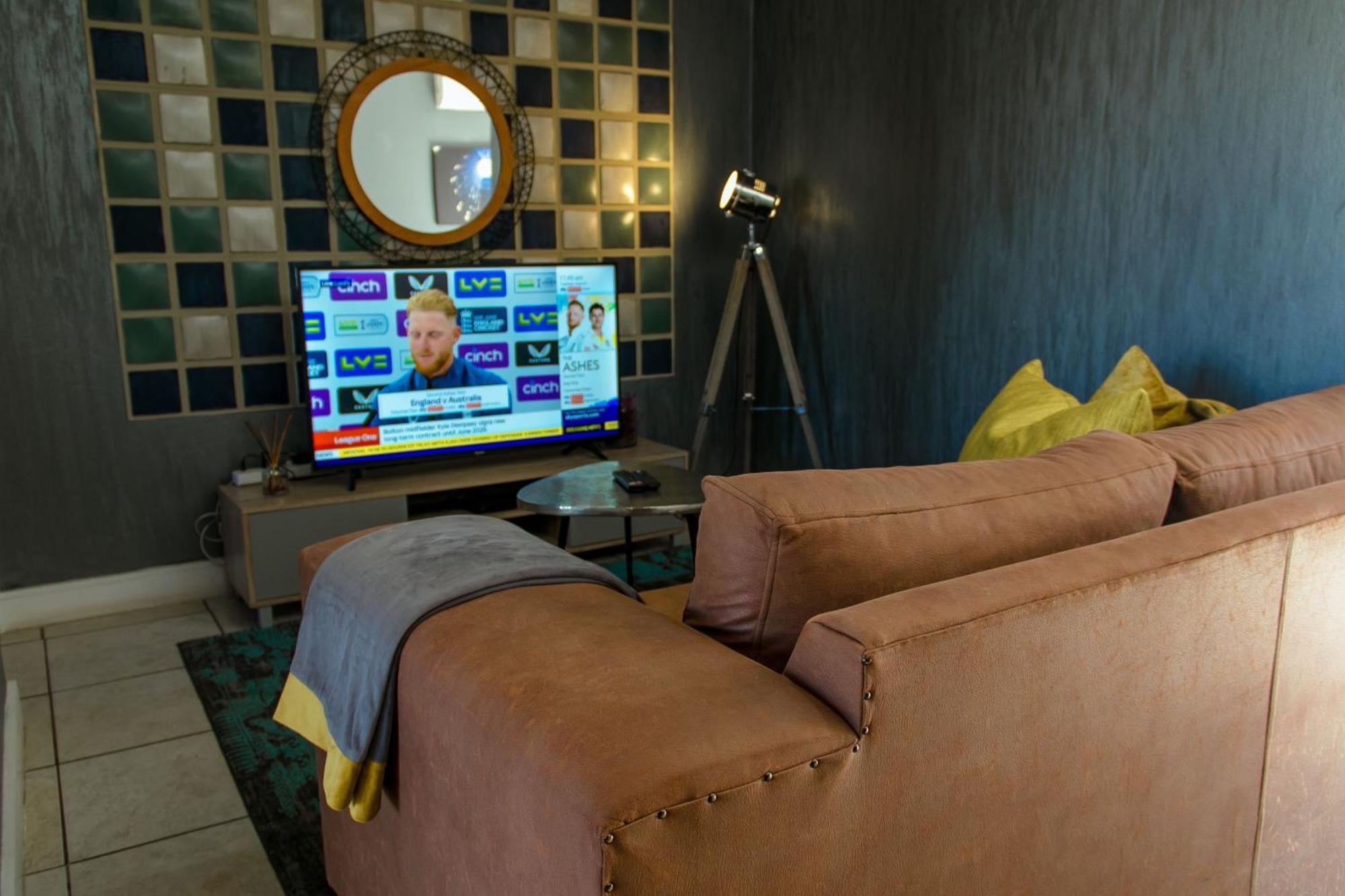 Zwelakho Furnished Apartments The Cube Johannesburg Luaran gambar