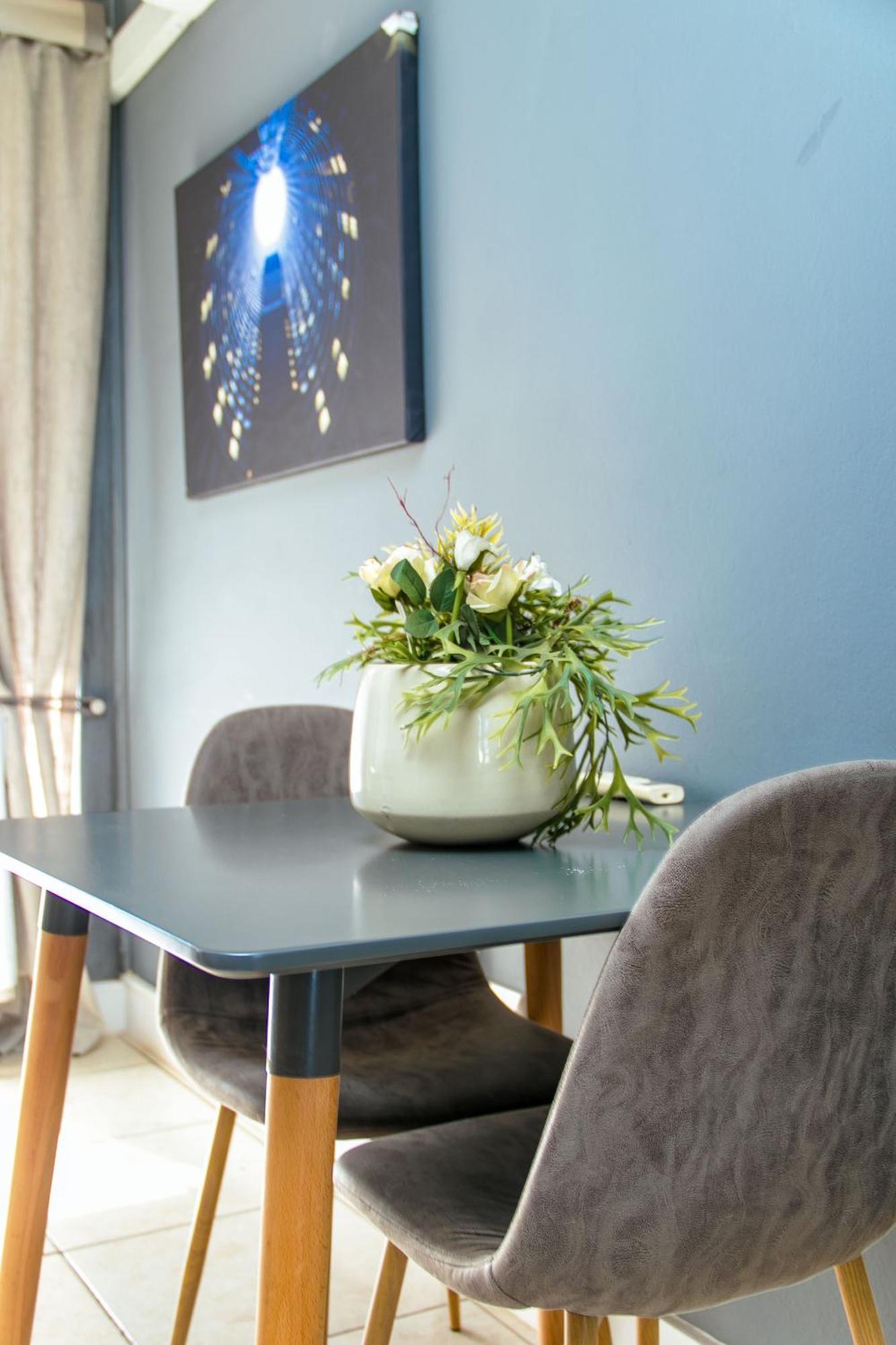 Zwelakho Furnished Apartments The Cube Johannesburg Luaran gambar